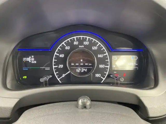 日産 ノート e－パワー X 新潟県 2018(平30)年 6万km ブリリアントホワイトパール 純正SDナビ/・フルセグTV/・AM FM/・CD DVD/・SD録音機能/衝突軽減ブレーキ/車線逸脱警報/ステアリングリモコン/プッシュスタート/スマートキー/ETC/オートヘッドライト
