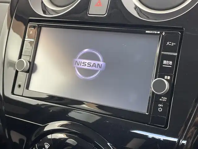 日産 ノート e－パワー X 新潟県 2018(平30)年 6万km ブリリアントホワイトパール 純正SDナビ/・フルセグTV/・AM FM/・CD DVD/・SD録音機能/衝突軽減ブレーキ/車線逸脱警報/ステアリングリモコン/プッシュスタート/スマートキー/ETC/オートヘッドライト