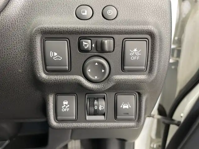 日産 ノート e－パワー X 新潟県 2018(平30)年 6万km ブリリアントホワイトパール 純正SDナビ/・フルセグTV/・AM FM/・CD DVD/・SD録音機能/衝突軽減ブレーキ/車線逸脱警報/ステアリングリモコン/プッシュスタート/スマートキー/ETC/オートヘッドライト