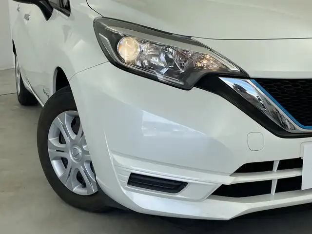 日産 ノート e－パワー X 新潟県 2018(平30)年 6万km ブリリアントホワイトパール 純正SDナビ/・フルセグTV/・AM FM/・CD DVD/・SD録音機能/衝突軽減ブレーキ/車線逸脱警報/ステアリングリモコン/プッシュスタート/スマートキー/ETC/オートヘッドライト