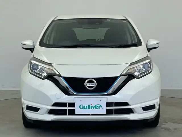 日産 ノート e－パワー X 新潟県 2018(平30)年 6万km ブリリアントホワイトパール 純正SDナビ/・フルセグTV/・AM FM/・CD DVD/・SD録音機能/衝突軽減ブレーキ/車線逸脱警報/ステアリングリモコン/プッシュスタート/スマートキー/ETC/オートヘッドライト