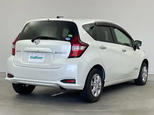 日産 ノート e－パワー X 新潟県 2018(平30)年 6万km ブリリアントホワイトパール 純正SDナビ/・フルセグTV/・AM FM/・CD DVD/・SD録音機能/衝突軽減ブレーキ/車線逸脱警報/ステアリングリモコン/プッシュスタート/スマートキー/ETC/オートヘッドライト