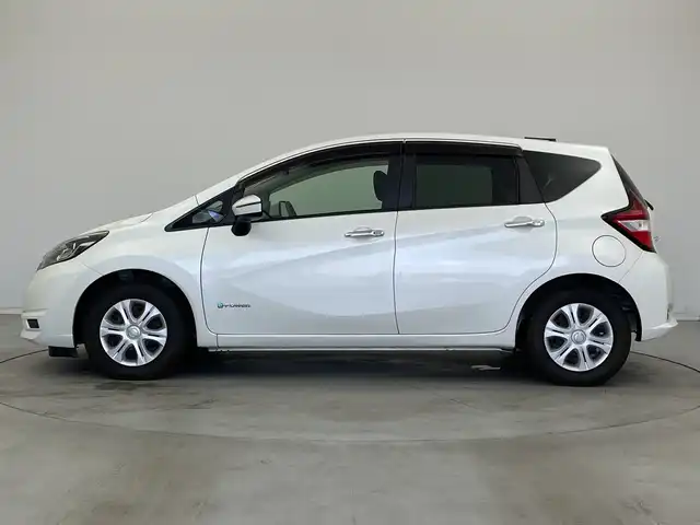 日産 ノート e－パワー X 新潟県 2018(平30)年 6万km ブリリアントホワイトパール 純正SDナビ/・フルセグTV/・AM FM/・CD DVD/・SD録音機能/衝突軽減ブレーキ/車線逸脱警報/ステアリングリモコン/プッシュスタート/スマートキー/ETC/オートヘッドライト