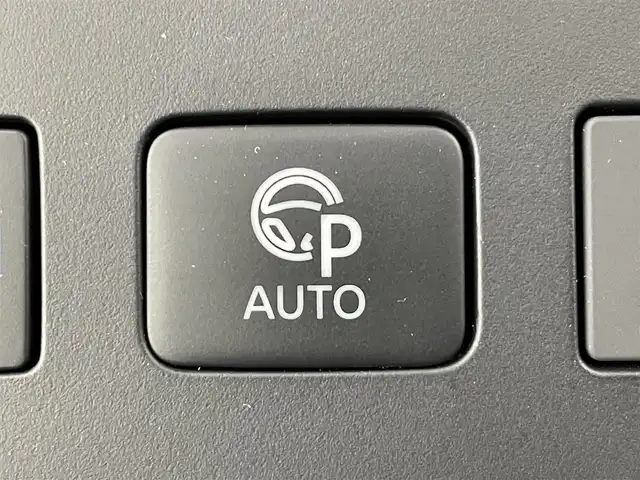日産 セレナ e－パワー ルキシオン 群馬県 2023(令5)年 1.1万km ダイヤモンドブラック 100VAC電源(1500W)/純正12.3インチナビ/AM/FM/CD/DVD/BT/USB/HDMI/AppleCarPlay/AndroidAuto/フルセグTV/ビルトインETC2.0/ワイヤレス充電/アラウンドビューモニター/インテリジェントルームミラー/プロパイロット（ナビリンク機能付）/プロパイロットパーキング/アダプティブLEDヘッドライト/============/ハンズフリー両側パワースライドドア/エマージェンシーブレーキ/前方衝突予測警報(FCW)/車線逸脱防止支援システム(LI)＋車線逸脱警報(LDW)/後側方衝突防止支援システム(BSI)＋後側方車両検知警報(BSW)/後退時車両検知警報(RCTA)/ふらつき警報/踏み間違い衝突防止アシスト/標識検知機能/スマートキー/プッシュスタート