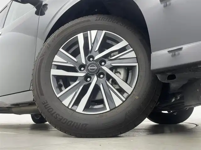 日産 セレナ e－パワー ルキシオン 群馬県 2023(令5)年 1.1万km ダイヤモンドブラック 100VAC電源(1500W)/純正12.3インチナビ/AM/FM/CD/DVD/BT/USB/HDMI/AppleCarPlay/AndroidAuto/フルセグTV/ビルトインETC2.0/ワイヤレス充電/アラウンドビューモニター/インテリジェントルームミラー/プロパイロット（ナビリンク機能付）/プロパイロットパーキング/アダプティブLEDヘッドライト/============/ハンズフリー両側パワースライドドア/エマージェンシーブレーキ/前方衝突予測警報(FCW)/車線逸脱防止支援システム(LI)＋車線逸脱警報(LDW)/後側方衝突防止支援システム(BSI)＋後側方車両検知警報(BSW)/後退時車両検知警報(RCTA)/ふらつき警報/踏み間違い衝突防止アシスト/標識検知機能/スマートキー/プッシュスタート