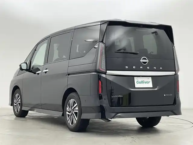 日産 セレナ e－パワー ルキシオン 群馬県 2023(令5)年 1.1万km ダイヤモンドブラック 100VAC電源(1500W)/純正12.3インチナビ/AM/FM/CD/DVD/BT/USB/HDMI/AppleCarPlay/AndroidAuto/フルセグTV/ビルトインETC2.0/ワイヤレス充電/アラウンドビューモニター/インテリジェントルームミラー/プロパイロット（ナビリンク機能付）/プロパイロットパーキング/アダプティブLEDヘッドライト/============/ハンズフリー両側パワースライドドア/エマージェンシーブレーキ/前方衝突予測警報(FCW)/車線逸脱防止支援システム(LI)＋車線逸脱警報(LDW)/後側方衝突防止支援システム(BSI)＋後側方車両検知警報(BSW)/後退時車両検知警報(RCTA)/ふらつき警報/踏み間違い衝突防止アシスト/標識検知機能/スマートキー/プッシュスタート