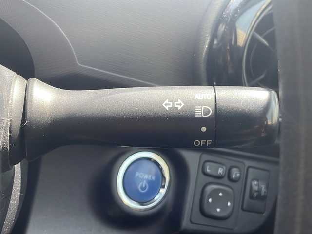 トヨタ アクア S 沖縄県 2015(平27)年 5.4万km ブラックマイカ 社外ナビ　【CN-R330WD】/　(フルセグTV　Bluetooth)/ワンオーナー　/ドライブレコーダー　/プッシュスタート　/スマートキー　/横滑り防止機能　/バックカメラ　/オートエアコン　/パワーステアリング　/パワーウィンドウ