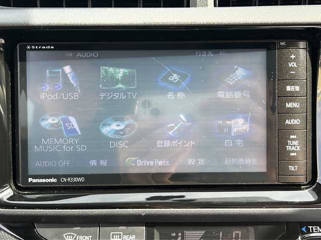 トヨタ アクア S 沖縄県 2015(平27)年 5.4万km ブラックマイカ ワンオーナー　/社外ナビ　/　（ＡＭ／ＦＭ／ＣＤ／ＤＶＤ／ＢＴ）　/フルセグＴＶ　/バックモニター　/オートライト　/純正フロアマット　/オートエアコン　/電格ミラー　/スマートキー　/横滑り防止/プッシュスタート/ヘッドライトレベライザー