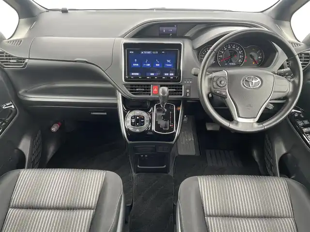 トヨタ ヴォクシー ZS 煌Ⅱ 福岡県 2019(平31)年 4.6万km ブラック フリップダウンモニター/純正９インチナビ（ＮＳＺＴ－Ｙ６８Ｔ）/フルセグTV/CD/DVD/BT/SD/AM/FM/両側パワースライドドア/PCS/LDA/PKSB/バックカメラ/ビルトインＥＴＣ２．０/クリアランスソナー/クルーズコントロール/LEDオートライト/オートハイビーム/フォグランプ/純正アルミ/ステアリングリモコン/スマートキー/プッシュスタート/テレビキャンセラー/ウォークスルー/シートバックテーブル/ロールサンシェード/ドアバイザー/電格ミラー