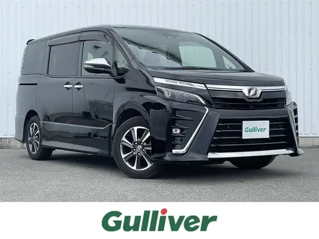 トヨタ ヴォクシー ZS 煌Ⅱ 福岡県 2019(平31)年 4.6万km ブラック フリップダウンモニター/純正９インチナビ（ＮＳＺＴ－Ｙ６８Ｔ）/フルセグTV/CD/DVD/BT/SD/AM/FM/両側パワースライドドア/PCS/LDA/PKSB/バックカメラ/ビルトインＥＴＣ２．０/クリアランスソナー/クルーズコントロール/LEDオートライト/オートハイビーム/フォグランプ/純正アルミ/ステアリングリモコン/スマートキー/プッシュスタート/テレビキャンセラー/ウォークスルー/シートバックテーブル/ロールサンシェード/ドアバイザー/電格ミラー