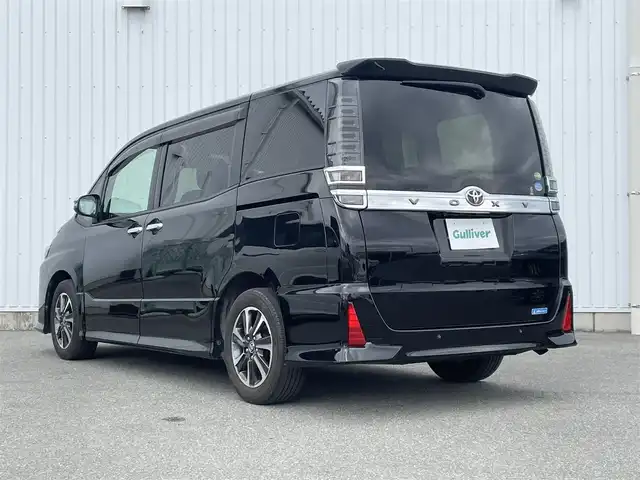 トヨタ ヴォクシー ZS 煌Ⅱ 福岡県 2019(平31)年 4.6万km ブラック フリップダウンモニター/純正９インチナビ（ＮＳＺＴ－Ｙ６８Ｔ）/フルセグTV/CD/DVD/BT/SD/AM/FM/両側パワースライドドア/PCS/LDA/PKSB/バックカメラ/ビルトインＥＴＣ２．０/クリアランスソナー/クルーズコントロール/LEDオートライト/オートハイビーム/フォグランプ/純正アルミ/ステアリングリモコン/スマートキー/プッシュスタート/テレビキャンセラー/ウォークスルー/シートバックテーブル/ロールサンシェード/ドアバイザー/電格ミラー
