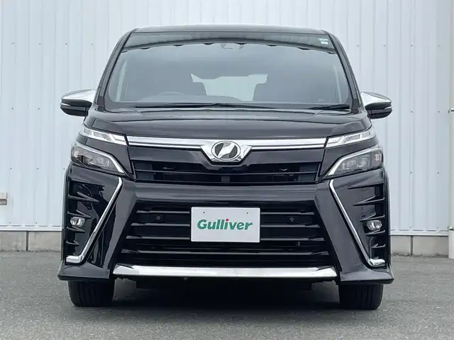 トヨタ ヴォクシー ZS 煌Ⅱ 福岡県 2019(平31)年 4.6万km ブラック フリップダウンモニター/純正９インチナビ（ＮＳＺＴ－Ｙ６８Ｔ）/フルセグTV/CD/DVD/BT/SD/AM/FM/両側パワースライドドア/PCS/LDA/PKSB/バックカメラ/ビルトインＥＴＣ２．０/クリアランスソナー/クルーズコントロール/LEDオートライト/オートハイビーム/フォグランプ/純正アルミ/ステアリングリモコン/スマートキー/プッシュスタート/テレビキャンセラー/ウォークスルー/シートバックテーブル/ロールサンシェード/ドアバイザー/電格ミラー