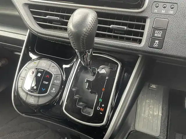 トヨタ ヴォクシー ZS 煌Ⅱ 福岡県 2019(平31)年 4.6万km ブラック フリップダウンモニター/純正９インチナビ（ＮＳＺＴ－Ｙ６８Ｔ）/フルセグTV/CD/DVD/BT/SD/AM/FM/両側パワースライドドア/PCS/LDA/PKSB/バックカメラ/ビルトインＥＴＣ２．０/クリアランスソナー/クルーズコントロール/LEDオートライト/オートハイビーム/フォグランプ/純正アルミ/ステアリングリモコン/スマートキー/プッシュスタート/テレビキャンセラー/ウォークスルー/シートバックテーブル/ロールサンシェード/ドアバイザー/電格ミラー