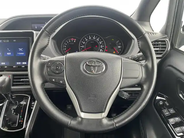トヨタ ヴォクシー ZS 煌Ⅱ 福岡県 2019(平31)年 4.6万km ブラック フリップダウンモニター/純正９インチナビ（ＮＳＺＴ－Ｙ６８Ｔ）/フルセグTV/CD/DVD/BT/SD/AM/FM/両側パワースライドドア/PCS/LDA/PKSB/バックカメラ/ビルトインＥＴＣ２．０/クリアランスソナー/クルーズコントロール/LEDオートライト/オートハイビーム/フォグランプ/純正アルミ/ステアリングリモコン/スマートキー/プッシュスタート/テレビキャンセラー/ウォークスルー/シートバックテーブル/ロールサンシェード/ドアバイザー/電格ミラー