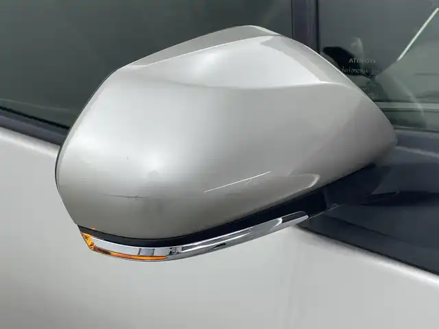 トヨタ プリウス Sセーフティプラス 福井県 2018(平30)年 3.5万km スティールブロンドM 純正７インチワイドナビ（NSCD-W66)/CD/DVD/フルセグTV/Bluetooth/SD/AM/FM/バックカメラ /ToyotaSafetySense P/・プリクラッシュセーフティ/・歩行者検知機能/・レーンディパーチャーアラート（ステアリング制御付）/・オートマチックハイビーム/・レーダークルーズコントロール（ブレーキ制御付／全車速追従機能付）/・レーダークルーズコントロール/ビルトインETC/革巻きステアリング/ステアリングリモコン/ステアリングチルド機構/コーナーセンサー/LED/フォグランプ/オートライト /ウィンカー・電動格納式ミラー/プッシュスタート/スペアキー/純正フロアマット/サイドバイザー