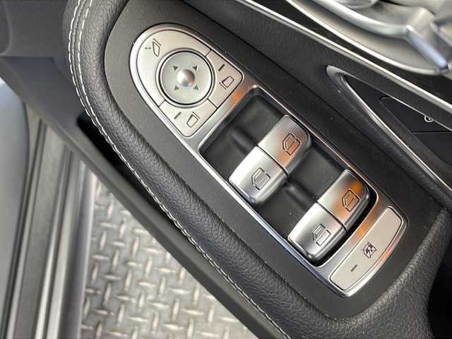 メルセデス・ベンツ Ｃ２２０ｄ ローレウスエディション 栃木県 2017(平29)年 5.6万km セレナイトグレー ディーゼル/純正メーカーOPナビ/（フルセグTV/BT）/バックカメラ/コーナーセンサー/ETC/パワーバックドア/パワーシート/シートヒーター/オートライト/LEDヘッドライト/横滑り防止装置/スマートキー/アイドリングストップ/純正アルミホイール/純正フロアマット