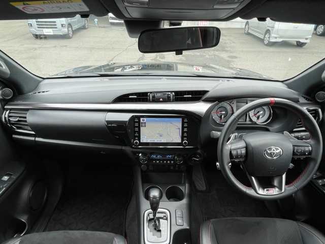 トヨタ ハイラックス Z GRスポーツ 群馬県 2023(令5)年 2.1万km アティチュードブラックマイカ ８型ディスプレイオーディオ・Ｂｌｕｅｔｏｏｔｈ・Ｍｉｒａｃａｓｔ/荷台カバー　/ハーフレザー　/衝突軽減ブレーキ　/レーンアシスト　/コーナーセンサー　/リアフォグライト　/アダプティブクルーズコントロール　/パワーシート/純正フロアマット