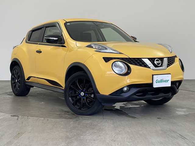 日産 ジューク 15RX パーソナライズパック 兵庫県 2015(平27)年 10.9万km サンライトイエロー ・純正SDナビ（フルセグ・BT・CD・DVD・USB・SD）/・ETC/・オートライト/・フォグランプ/・前後ドライブレコーダー/・横滑り防止装置/・ヘッドライトレベライザー/・アイドリングストップ/・純正17インチアルミホイール/・純正フロアマット/・ドアバイザー/・スマートキー/・プッシュスタート/・電動格納ミラー/・シートリフター