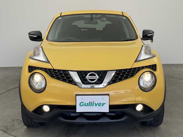 日産 ジューク 15RX パーソナライズパック 兵庫県 2015(平27)年 10.9万km サンライトイエロー ・純正SDナビ（フルセグ・BT・CD・DVD・USB・SD）/・ETC/・オートライト/・フォグランプ/・前後ドライブレコーダー/・横滑り防止装置/・ヘッドライトレベライザー/・アイドリングストップ/・純正17インチアルミホイール/・純正フロアマット/・ドアバイザー/・スマートキー/・プッシュスタート/・電動格納ミラー/・シートリフター