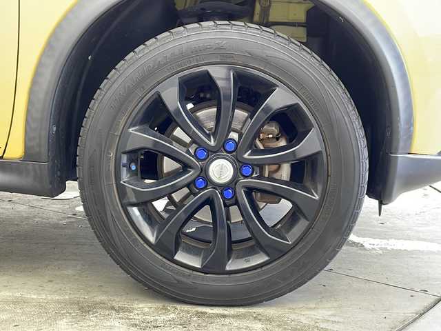 日産 ジューク 15RX パーソナライズパック 兵庫県 2015(平27)年 10.9万km サンライトイエロー ・純正SDナビ（フルセグ・BT・CD・DVD・USB・SD）/・ETC/・オートライト/・フォグランプ/・前後ドライブレコーダー/・横滑り防止装置/・ヘッドライトレベライザー/・アイドリングストップ/・純正17インチアルミホイール/・純正フロアマット/・ドアバイザー/・スマートキー/・プッシュスタート/・電動格納ミラー/・シートリフター