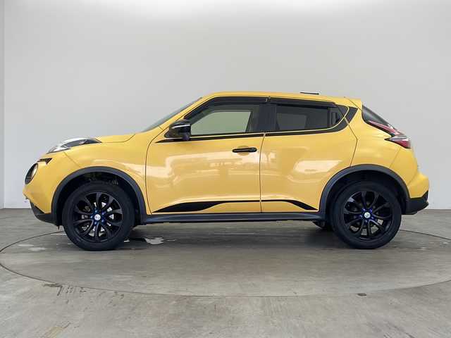 日産 ジューク 15RX パーソナライズパック 兵庫県 2015(平27)年 10.9万km サンライトイエロー ・純正SDナビ（フルセグ・BT・CD・DVD・USB・SD）/・ETC/・オートライト/・フォグランプ/・前後ドライブレコーダー/・横滑り防止装置/・ヘッドライトレベライザー/・アイドリングストップ/・純正17インチアルミホイール/・純正フロアマット/・ドアバイザー/・スマートキー/・プッシュスタート/・電動格納ミラー/・シートリフター