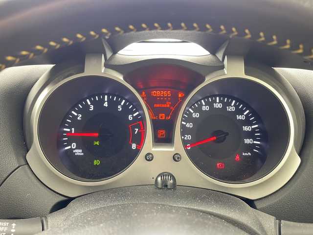 日産 ジューク 15RX パーソナライズパック 兵庫県 2015(平27)年 10.9万km サンライトイエロー ・純正SDナビ（フルセグ・BT・CD・DVD・USB・SD）/・ETC/・オートライト/・フォグランプ/・前後ドライブレコーダー/・横滑り防止装置/・ヘッドライトレベライザー/・アイドリングストップ/・純正17インチアルミホイール/・純正フロアマット/・ドアバイザー/・スマートキー/・プッシュスタート/・電動格納ミラー/・シートリフター