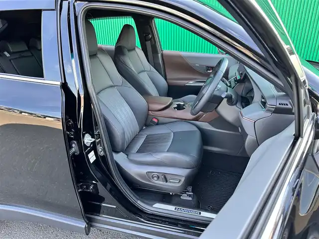 トヨタ ハリアー G 宮城県 2024(令6)年 1.4万km ブラック Toyota Safety Sense/ワンオーナー/純正ディスプレイオーディオ/【BT・USB・フルセグTV】/バックカメラ/純正18インチAW/レーダークルーズコントロール/レーントレーシングアシスト/ロードサインアシスト/ブラインドスポットモニター/リヤクロストラフィックアラート/オートハイビーム/パワーバックドア/デジタルインナーミラー/コーナーセンサー/ハーフレザーシート/パワーシート/電子パーキング/ブレーキホールド/DRIVEMODE/オートライト/LEDヘッドライト/LEDフォグ/ステアリングスイッチ/スマートキーX２/ETC