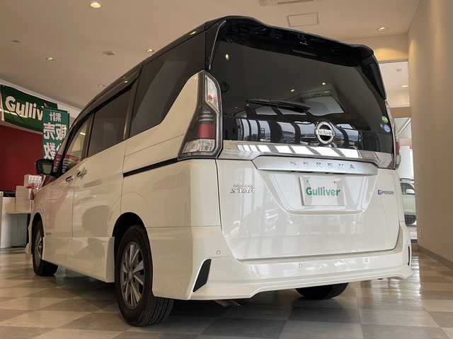 日産 セレナ e－パワー ハイウェイスター V 福井県 2019(令1)年 5.5万km ブリリアントホワイトパール 2トーン 純正9インチワイドナビ/フルセグTV/アラウンドビューモニター/フリップダウンモニター/パーキングアシスト/セーフティバックB/プロパイロット/ETC/ドライブレコーダー/両側パワースライドドア/デジタルインナーミラー/オートライト/LEDヘッドライト/プッシュスタート/スマートキー×2/純正15インチAW/純正フロアマット