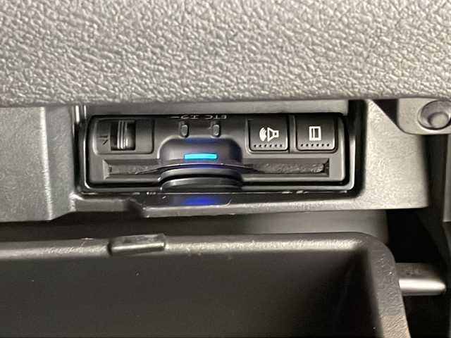 日産 セレナ e－パワー ハイウェイスター V 福井県 2019(令1)年 5.5万km ブリリアントホワイトパール 2トーン 純正9インチワイドナビ/フルセグTV/アラウンドビューモニター/フリップダウンモニター/パーキングアシスト/セーフティバックB/プロパイロット/ETC/ドライブレコーダー/両側パワースライドドア/デジタルインナーミラー/オートライト/LEDヘッドライト/プッシュスタート/スマートキー×2/純正15インチAW/純正フロアマット