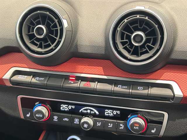 アウディ Ｑ２ 1．0 TFSI スポーツ 福岡県 2018(平30)年 4.1万km ブリリアントレッド 純正ナビ　/バーチャルコックピット　/フルセグＴＶ　/ＣＤ／ＤＶＤ再生　/バックカメラ　/前後ソナー　/ＡＣＣ　/ＢＳＭ　/レーンキープ　/パワーバックドア　/シートヒーター　/アドバンストキー　/ＬＥＤライト　/ＥＴＣ
