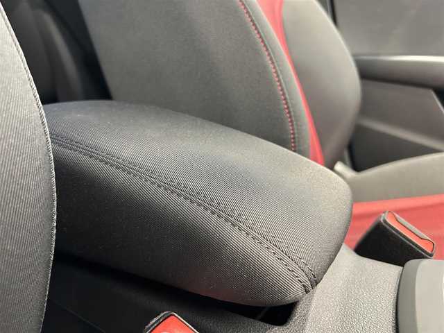 アウディ Ｑ２ 1．0 TFSI スポーツ 福岡県 2018(平30)年 4.1万km ブリリアントレッド 純正ナビ　/バーチャルコックピット　/フルセグＴＶ　/ＣＤ／ＤＶＤ再生　/バックカメラ　/前後ソナー　/ＡＣＣ　/ＢＳＭ　/レーンキープ　/パワーバックドア　/シートヒーター　/アドバンストキー　/ＬＥＤライト　/ＥＴＣ