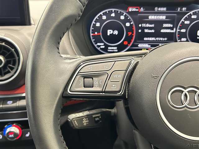 アウディ Ｑ２ 1．0 TFSI スポーツ 福岡県 2018(平30)年 4.1万km ブリリアントレッド 純正ナビ　/バーチャルコックピット　/フルセグＴＶ　/ＣＤ／ＤＶＤ再生　/バックカメラ　/前後ソナー　/ＡＣＣ　/ＢＳＭ　/レーンキープ　/パワーバックドア　/シートヒーター　/アドバンストキー　/ＬＥＤライト　/ＥＴＣ