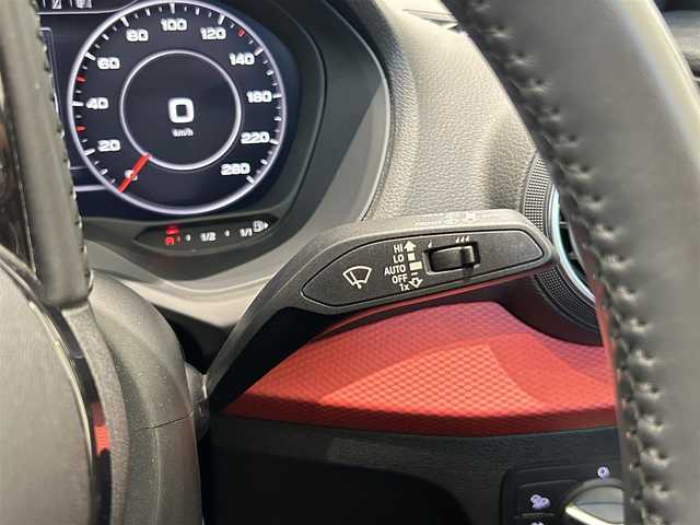 アウディ Ｑ２ 1．0 TFSI スポーツ 福岡県 2018(平30)年 4.1万km ブリリアントレッド 純正ナビ　/バーチャルコックピット　/フルセグＴＶ　/ＣＤ／ＤＶＤ再生　/バックカメラ　/前後ソナー　/ＡＣＣ　/ＢＳＭ　/レーンキープ　/パワーバックドア　/シートヒーター　/アドバンストキー　/ＬＥＤライト　/ＥＴＣ