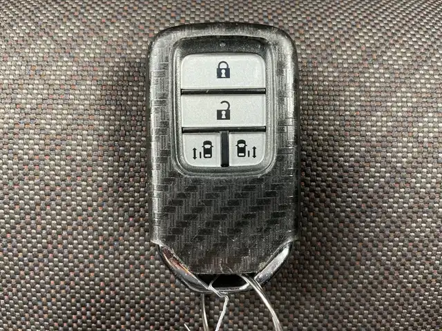 ホンダ フリード G ホンダセンシング 道央・札幌 2021(令3)年 3.3万km クリスタルブラックパール ・４WD /ホンダセンシング/・衝突被害軽減ブレーキ/・レーンキープアシスト/・コンフォートビューパッケージ/・熱線入りフロントウインド/・純正ギャザーズ　ナビ/・Bluetooth/CD/DVD/USB/SD/フルセグTV/・バックカメラ/・両側パワースライドドア/・運転席&助手席シートヒーター/・LEDヘッドライト/アクティブコーナリングライト/・オートライト/・スマートキー/・レーダークルーズコントロール/・横滑り防止装置/・盗難防止装置/・ETC/・アイドリングストップ/・積込スタッドレス社外AW付