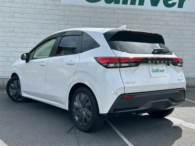 日産 ノート X 静岡県 2022(令4)年 2万km パール 9インチメーカーナビ/・フルセグTV/・Bluetooth接続/・USB入力端子/・AppleCarPlay/・AndroidAuto/プロパイロット/・先行車追従機能/・車線維持機能/・加減速制御/・ナビリンク機能/・標識検知機能/アラウンドビューモニター/BSM/追従クルコン/エマージェンシーブレーキ/スマートルームミラー/電動パーキングブレーキ/オートブレーキホールド/ワイヤレス充電/プッシュスタート/スマートキー/スペアキー/ETC2.0/ドラレコ/LEDオートライト・オートハイビーム/保証書/取扱説明書