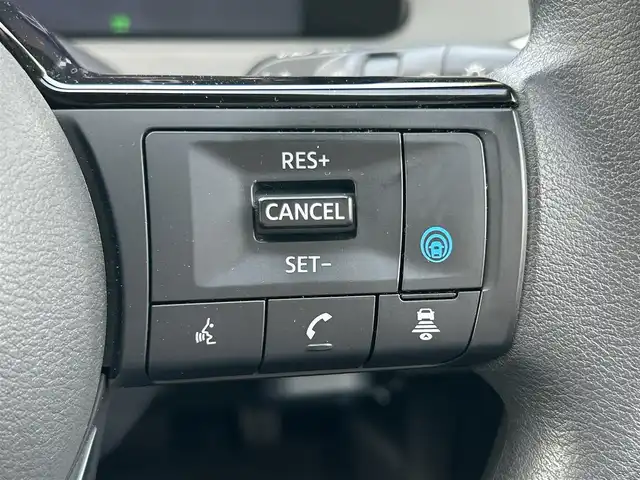 日産 ノート X 静岡県 2022(令4)年 2万km パール 9インチメーカーナビ/・フルセグTV/・Bluetooth接続/・USB入力端子/・AppleCarPlay/・AndroidAuto/プロパイロット/・先行車追従機能/・車線維持機能/・加減速制御/・ナビリンク機能/・標識検知機能/アラウンドビューモニター/BSM/追従クルコン/エマージェンシーブレーキ/スマートルームミラー/電動パーキングブレーキ/オートブレーキホールド/ワイヤレス充電/プッシュスタート/スマートキー/スペアキー/ETC2.0/ドラレコ/LEDオートライト・オートハイビーム/保証書/取扱説明書