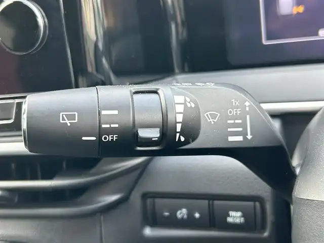 日産 ノート X 静岡県 2022(令4)年 2万km パール 9インチメーカーナビ/・フルセグTV/・Bluetooth接続/・USB入力端子/・AppleCarPlay/・AndroidAuto/プロパイロット/・先行車追従機能/・車線維持機能/・加減速制御/・ナビリンク機能/・標識検知機能/アラウンドビューモニター/BSM/追従クルコン/エマージェンシーブレーキ/スマートルームミラー/電動パーキングブレーキ/オートブレーキホールド/ワイヤレス充電/プッシュスタート/スマートキー/スペアキー/ETC2.0/ドラレコ/LEDオートライト・オートハイビーム/保証書/取扱説明書
