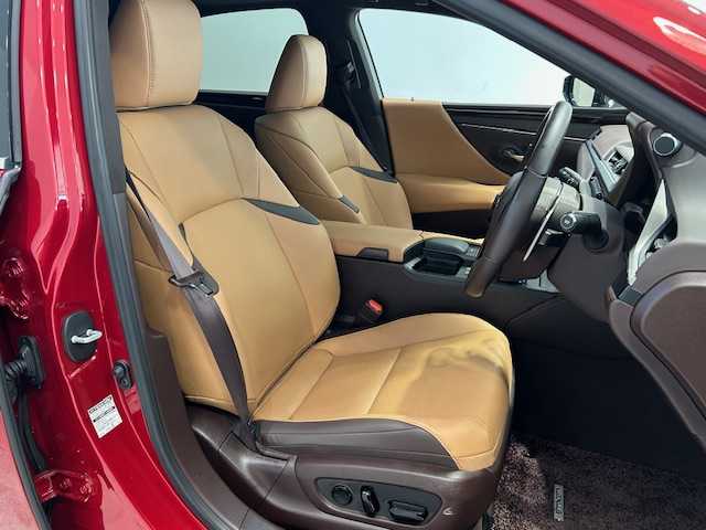 レクサス ＥＳ 300h 宮城県 2021(令3)年 0.8万km レッドマイカクリスタルシャイン 純正SDナビ/CD/DVD/Bluetooth接続/レクサスセーフティーシステムプラス/・プリクラッシュセーフティ/・レーンキープアシスト/・レーダークルーズコントロール/サンルーフ/ブラインドスポットモニター/サンシェード/オートライト/オートマチックハイビーム/コーナーセンサー前後/ステアリングヒーター/パワーシート/エアーシート/シートヒーター/シートメモリー/レザーシート/純正フロアマット/純正ドライブレコーダー/純正ビルドインETC2.0/純正LEDヘッドライト