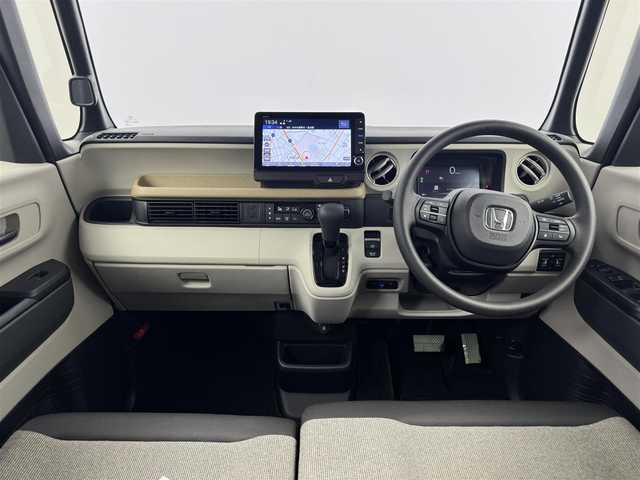 ホンダ Ｎ ＢＯＸ ファッションスタイル 愛知県 2023(令5)年 0.9万km 黄 ホンダセンシング/　　・衝突軽減ブレーキ/　　・誤発進抑制機能/　　・歩行者事故低減ステアリング/　　・路外逸脱抑制機能/　　・アダプティブクルーズコントロール/　　・車線維持支援システム/　　・先行発進お知らせ機能/　　・標識認識機能/9インチホンダコネクトナビ/　　・CD/DVD/BT/フルセグ/バックカメラ/ビルトインETC/両側パワースライドドア/サンシェード/ステアリングリモコン/シートヒーター（前席）/チップアップシート（後席）/シートバックテーブル/純正ホイールキャップ/純正LEDヘッドライト