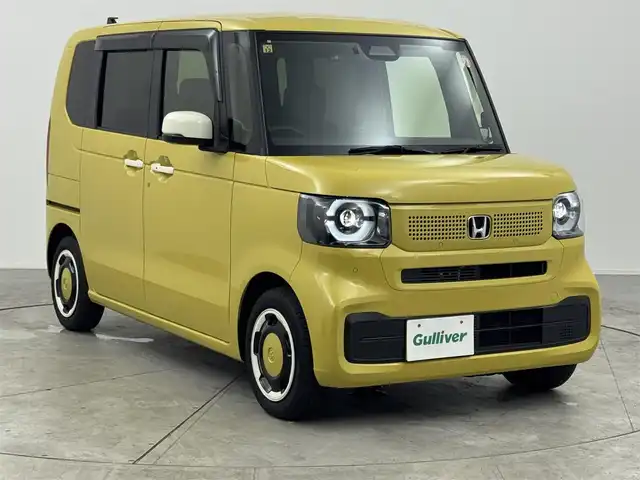 ホンダ Ｎ ＢＯＸ ファッションスタイル 愛知県 2023(令5)年 0.9万km 黄 ホンダセンシング/　　・衝突軽減ブレーキ/　　・誤発進抑制機能/　　・歩行者事故低減ステアリング/　　・路外逸脱抑制機能/　　・アダプティブクルーズコントロール/　　・車線維持支援システム/　　・先行発進お知らせ機能/　　・標識認識機能/9インチホンダコネクトナビ/　　・CD/DVD/BT/フルセグ/バックカメラ/ビルトインETC/両側パワースライドドア/サンシェード/ステアリングリモコン/シートヒーター（前席）/チップアップシート（後席）/シートバックテーブル/純正ホイールキャップ/純正LEDヘッドライト