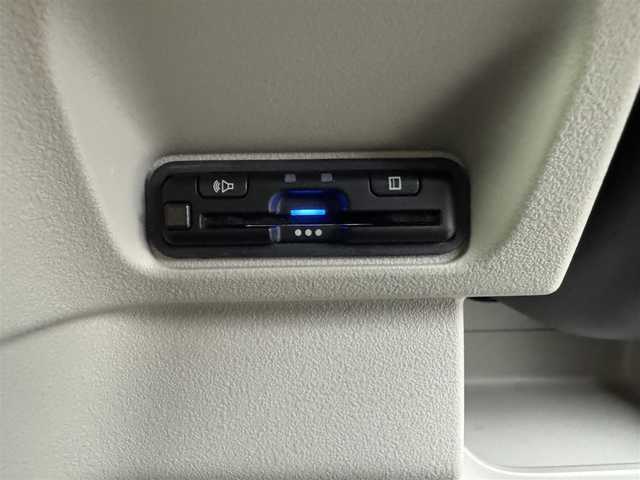 ホンダ Ｎ ＢＯＸ ファッションスタイル 愛知県 2023(令5)年 0.9万km 黄 ホンダセンシング/　　・衝突軽減ブレーキ/　　・誤発進抑制機能/　　・歩行者事故低減ステアリング/　　・路外逸脱抑制機能/　　・アダプティブクルーズコントロール/　　・車線維持支援システム/　　・先行発進お知らせ機能/　　・標識認識機能/9インチホンダコネクトナビ/　　・CD/DVD/BT/フルセグ/バックカメラ/ビルトインETC/両側パワースライドドア/サンシェード/ステアリングリモコン/シートヒーター（前席）/チップアップシート（後席）/シートバックテーブル/純正ホイールキャップ/純正LEDヘッドライト
