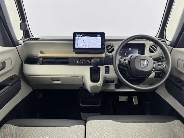 ホンダ Ｎ ＢＯＸ ファッションスタイル 愛知県 2023(令5)年 0.9万km 黄 ホンダセンシング/　　・衝突軽減ブレーキ/　　・誤発進抑制機能/　　・歩行者事故低減ステアリング/　　・路外逸脱抑制機能/　　・アダプティブクルーズコントロール/　　・車線維持支援システム/　　・先行発進お知らせ機能/　　・標識認識機能/9インチホンダコネクトナビ/　　・CD/DVD/BT/フルセグ/バックカメラ/ビルトインETC/両側パワースライドドア/サンシェード/ステアリングリモコン/シートヒーター（前席）/チップアップシート（後席）/シートバックテーブル/純正ホイールキャップ/純正LEDヘッドライト