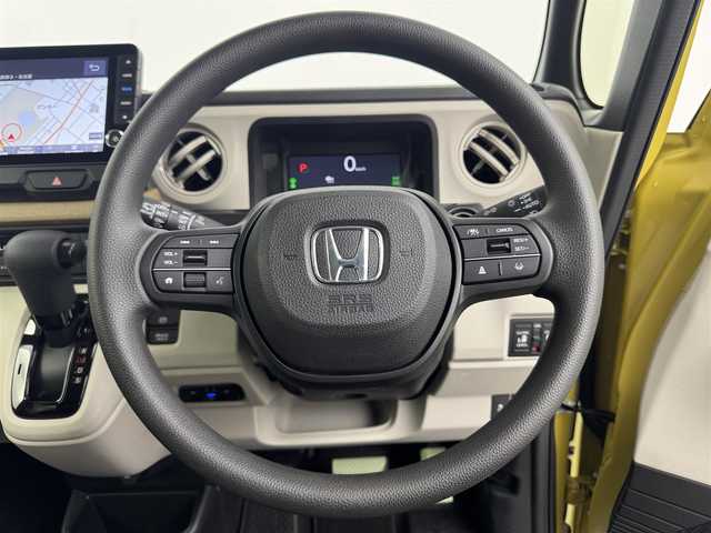 ホンダ Ｎ ＢＯＸ ファッションスタイル 愛知県 2023(令5)年 0.9万km 黄 ホンダセンシング/　　・衝突軽減ブレーキ/　　・誤発進抑制機能/　　・歩行者事故低減ステアリング/　　・路外逸脱抑制機能/　　・アダプティブクルーズコントロール/　　・車線維持支援システム/　　・先行発進お知らせ機能/　　・標識認識機能/9インチホンダコネクトナビ/　　・CD/DVD/BT/フルセグ/バックカメラ/ビルトインETC/両側パワースライドドア/サンシェード/ステアリングリモコン/シートヒーター（前席）/チップアップシート（後席）/シートバックテーブル/純正ホイールキャップ/純正LEDヘッドライト
