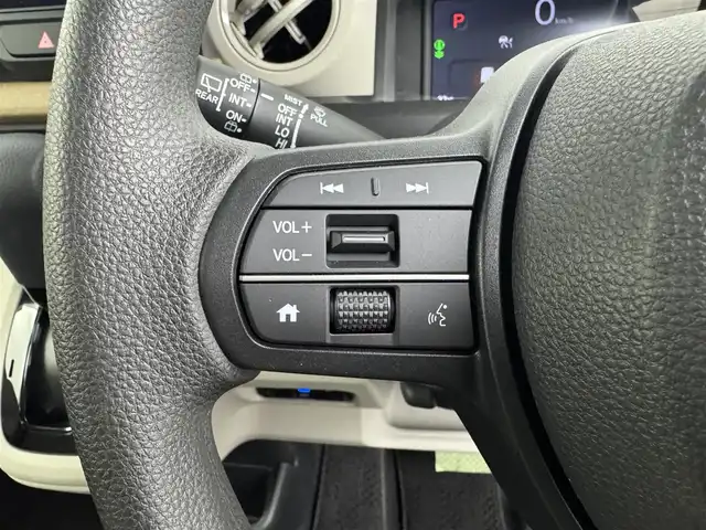 ホンダ Ｎ ＢＯＸ ファッションスタイル 愛知県 2023(令5)年 0.9万km 黄 ホンダセンシング/　　・衝突軽減ブレーキ/　　・誤発進抑制機能/　　・歩行者事故低減ステアリング/　　・路外逸脱抑制機能/　　・アダプティブクルーズコントロール/　　・車線維持支援システム/　　・先行発進お知らせ機能/　　・標識認識機能/9インチホンダコネクトナビ/　　・CD/DVD/BT/フルセグ/バックカメラ/ビルトインETC/両側パワースライドドア/サンシェード/ステアリングリモコン/シートヒーター（前席）/チップアップシート（後席）/シートバックテーブル/純正ホイールキャップ/純正LEDヘッドライト