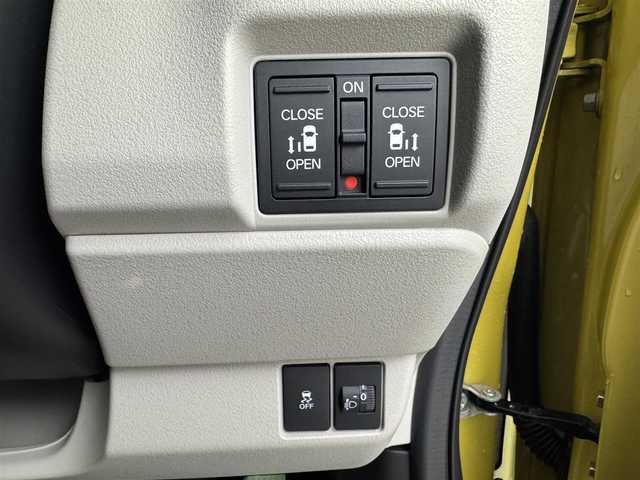 ホンダ Ｎ ＢＯＸ ファッションスタイル 愛知県 2023(令5)年 0.9万km 黄 ホンダセンシング/　　・衝突軽減ブレーキ/　　・誤発進抑制機能/　　・歩行者事故低減ステアリング/　　・路外逸脱抑制機能/　　・アダプティブクルーズコントロール/　　・車線維持支援システム/　　・先行発進お知らせ機能/　　・標識認識機能/9インチホンダコネクトナビ/　　・CD/DVD/BT/フルセグ/バックカメラ/ビルトインETC/両側パワースライドドア/サンシェード/ステアリングリモコン/シートヒーター（前席）/チップアップシート（後席）/シートバックテーブル/純正ホイールキャップ/純正LEDヘッドライト