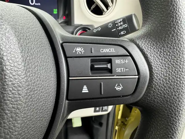 ホンダ Ｎ ＢＯＸ ファッションスタイル 愛知県 2023(令5)年 0.9万km 黄 ホンダセンシング/　　・衝突軽減ブレーキ/　　・誤発進抑制機能/　　・歩行者事故低減ステアリング/　　・路外逸脱抑制機能/　　・アダプティブクルーズコントロール/　　・車線維持支援システム/　　・先行発進お知らせ機能/　　・標識認識機能/9インチホンダコネクトナビ/　　・CD/DVD/BT/フルセグ/バックカメラ/ビルトインETC/両側パワースライドドア/サンシェード/ステアリングリモコン/シートヒーター（前席）/チップアップシート（後席）/シートバックテーブル/純正ホイールキャップ/純正LEDヘッドライト