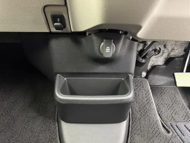 ホンダ Ｎ ＢＯＸ ファッションスタイル 愛知県 2023(令5)年 0.9万km 黄 ホンダセンシング/　　・衝突軽減ブレーキ/　　・誤発進抑制機能/　　・歩行者事故低減ステアリング/　　・路外逸脱抑制機能/　　・アダプティブクルーズコントロール/　　・車線維持支援システム/　　・先行発進お知らせ機能/　　・標識認識機能/9インチホンダコネクトナビ/　　・CD/DVD/BT/フルセグ/バックカメラ/ビルトインETC/両側パワースライドドア/サンシェード/ステアリングリモコン/シートヒーター（前席）/チップアップシート（後席）/シートバックテーブル/純正ホイールキャップ/純正LEDヘッドライト