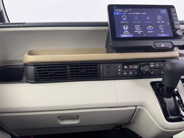ホンダ Ｎ ＢＯＸ ファッションスタイル 愛知県 2023(令5)年 0.9万km 黄 ホンダセンシング/　　・衝突軽減ブレーキ/　　・誤発進抑制機能/　　・歩行者事故低減ステアリング/　　・路外逸脱抑制機能/　　・アダプティブクルーズコントロール/　　・車線維持支援システム/　　・先行発進お知らせ機能/　　・標識認識機能/9インチホンダコネクトナビ/　　・CD/DVD/BT/フルセグ/バックカメラ/ビルトインETC/両側パワースライドドア/サンシェード/ステアリングリモコン/シートヒーター（前席）/チップアップシート（後席）/シートバックテーブル/純正ホイールキャップ/純正LEDヘッドライト