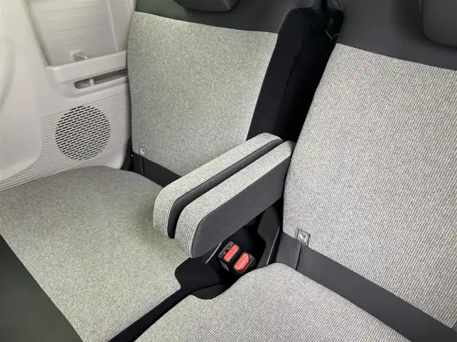 ホンダ Ｎ ＢＯＸ ファッションスタイル 愛知県 2023(令5)年 0.9万km 黄 ホンダセンシング/　　・衝突軽減ブレーキ/　　・誤発進抑制機能/　　・歩行者事故低減ステアリング/　　・路外逸脱抑制機能/　　・アダプティブクルーズコントロール/　　・車線維持支援システム/　　・先行発進お知らせ機能/　　・標識認識機能/9インチホンダコネクトナビ/　　・CD/DVD/BT/フルセグ/バックカメラ/ビルトインETC/両側パワースライドドア/サンシェード/ステアリングリモコン/シートヒーター（前席）/チップアップシート（後席）/シートバックテーブル/純正ホイールキャップ/純正LEDヘッドライト