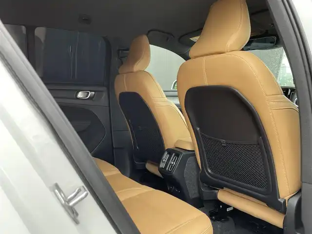 ボルボ ＸＣ４０ B4 AWD インスクリプション 長野県 2021(令3)年 2.8万km クリスタルホワイトP アンバーレザー /harman/kardon /クリスタルノブ /純正ナビ /360°カメラ/TV /AppleCarPlay/AndoroidAuto /ACC /LKA /BLIS /パークアシスト /自動駐車 /ドライブモード /PWシート /PWバックドア /LEDヘッドライト /ETC /ルーフレール
